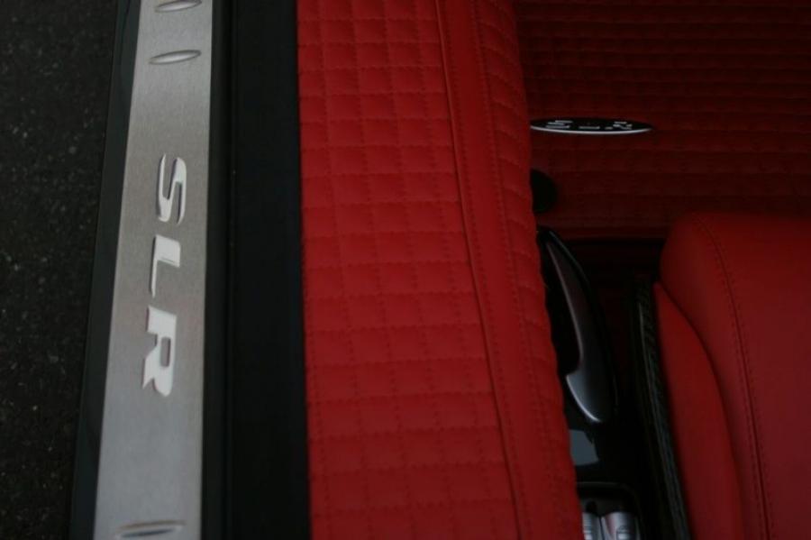 Детали интерьера Mercedes-Benz SLR McLaren Roadster by Brabus (R199) 2008 года  (фото 16 из 61)